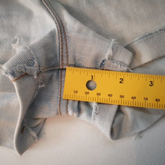 Garage Denim Stretch Ladies Size 9 Light Wash Distressed Jean Shorts - Picture 11 of 11